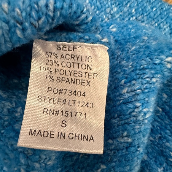 Blue Sweater - Picture 5 of 5